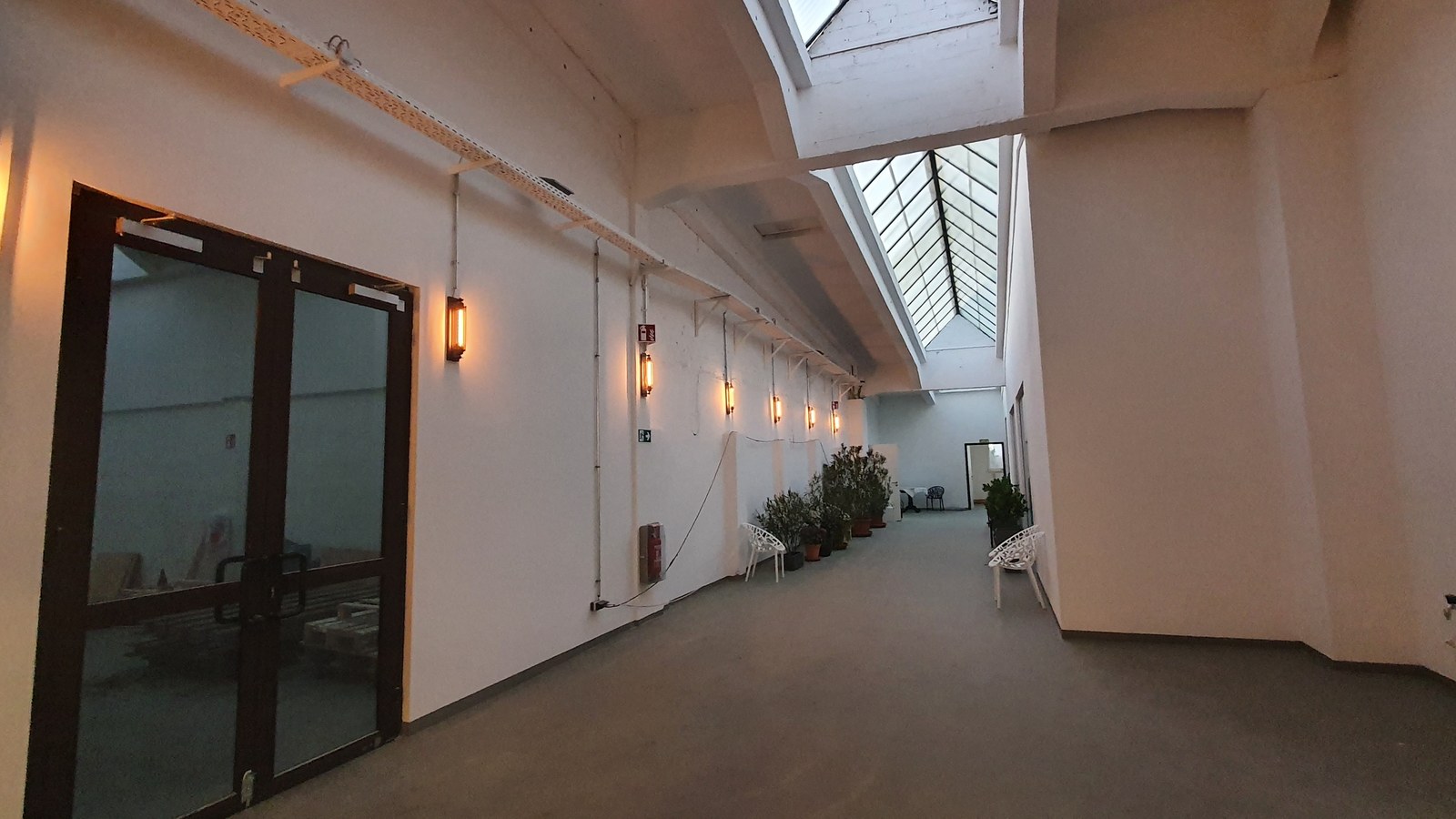 Halle im Umbau mit neuen Trassen
